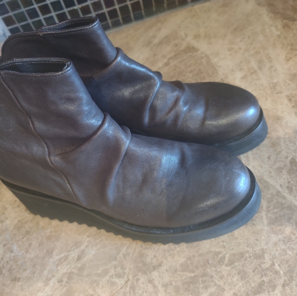 OPEN CLOSED (Women's US 10 / EU 41) - Picture 2 of 9